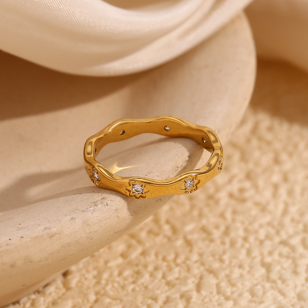 Fashion temperament, niche design, stainless steel plated with 18K gold, wavy octagonal ring for women