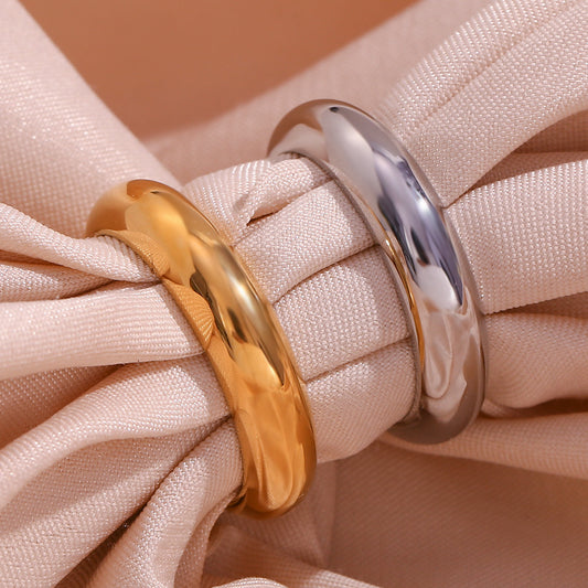 Fashionable, simple and versatile popular ring accessories made of stainless steel plated with 18K gold, thick and solid, plain ring for women