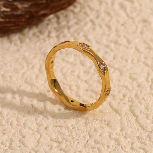 Fashion temperament, niche design, stainless steel plated with 18K gold, wavy octagonal ring for women